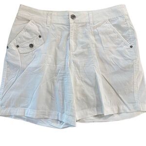 Style & Co size 8 white shorts